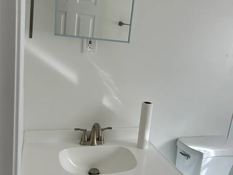 209 Carver St — Photo 3