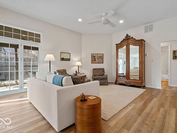 5th image of 8940 Pennwood Ct