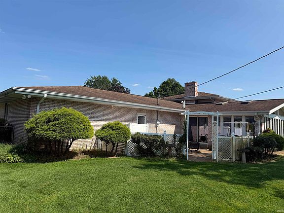 3rd image of 56727 Meadowood Dr