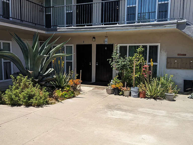1827 W Sallie Ln #5 — Photo 2