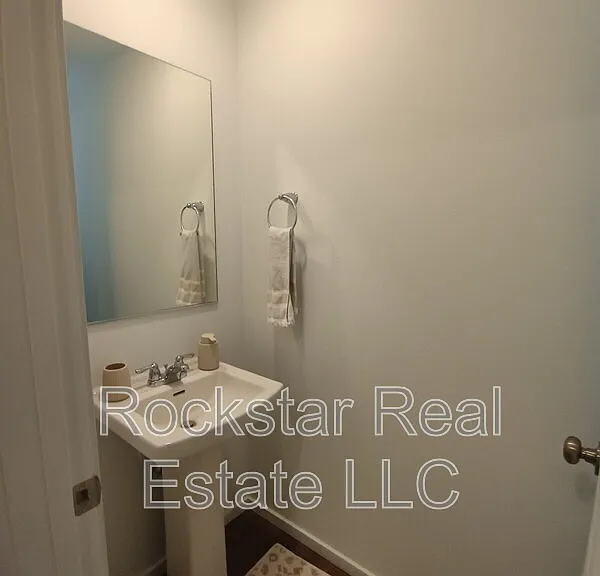 109 W Goldenrod Ave — Photo 6