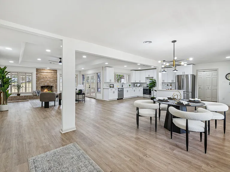 320 El Portal Dr — Photo 2