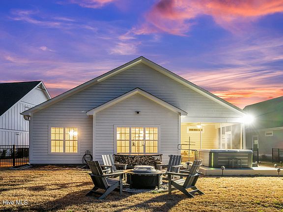 5th image of 307 Lightning Bug Lane