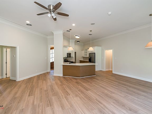 4th image of 9905 Loveland Ct