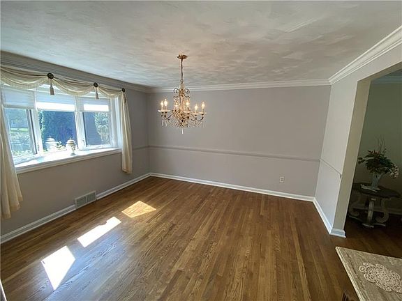 3rd image of 9589 Park Edge Dr