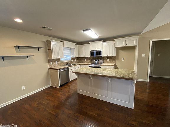 4th image of 11 Trinity Dr