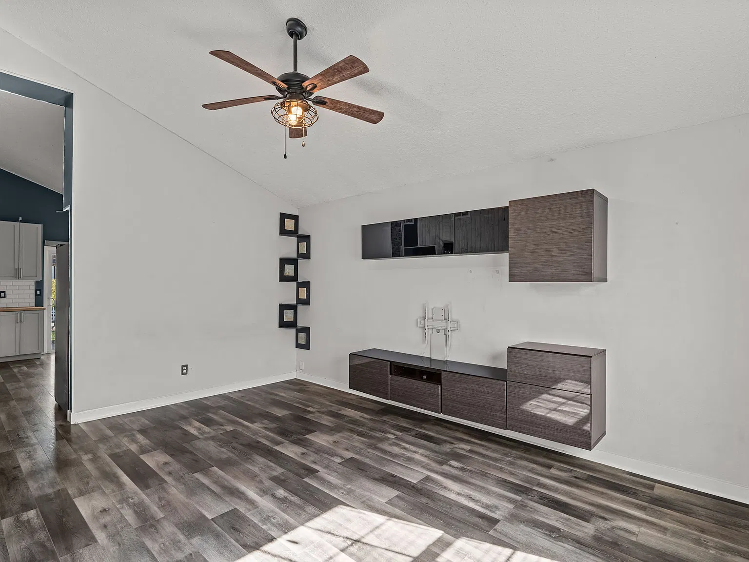 3 bed, 1109 sqft, $1,750 — Photo 2