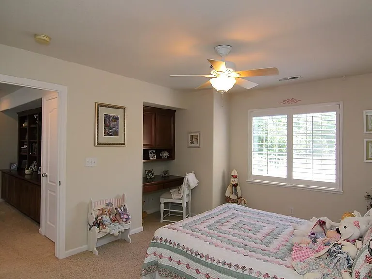 850 Belmont Ln — Photo 16