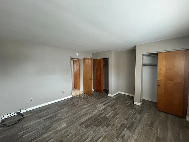 325 Pike St — Photo 8