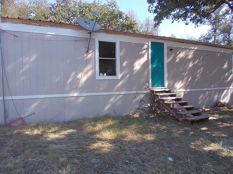 425 Young Rd — Photo 4