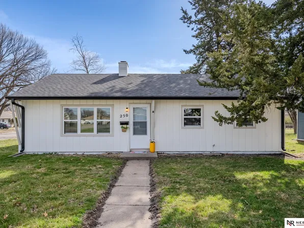 250 N Lincoln Ave, Fremont, NE 68025