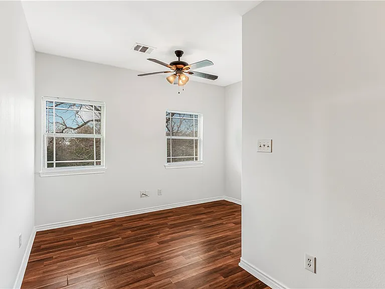 3933 John Sharp Pkwy #A — Photo 16
