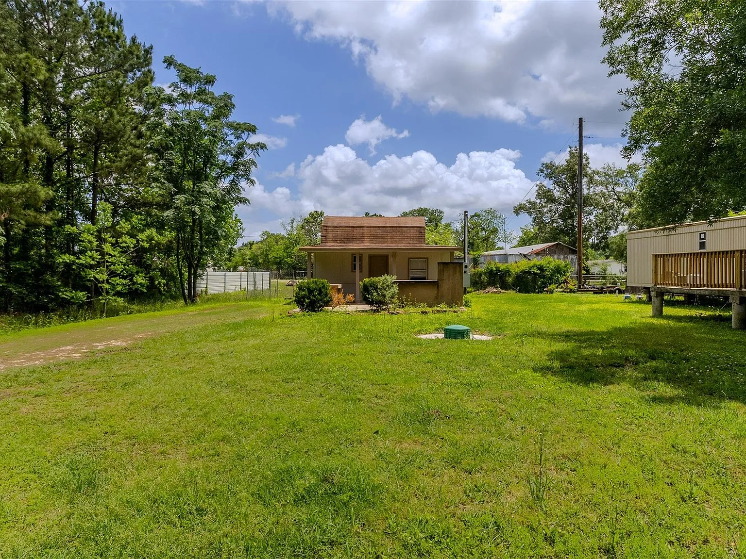 1 bed, 1.0 bath, 716 sqft, $1,000 — Photo 2