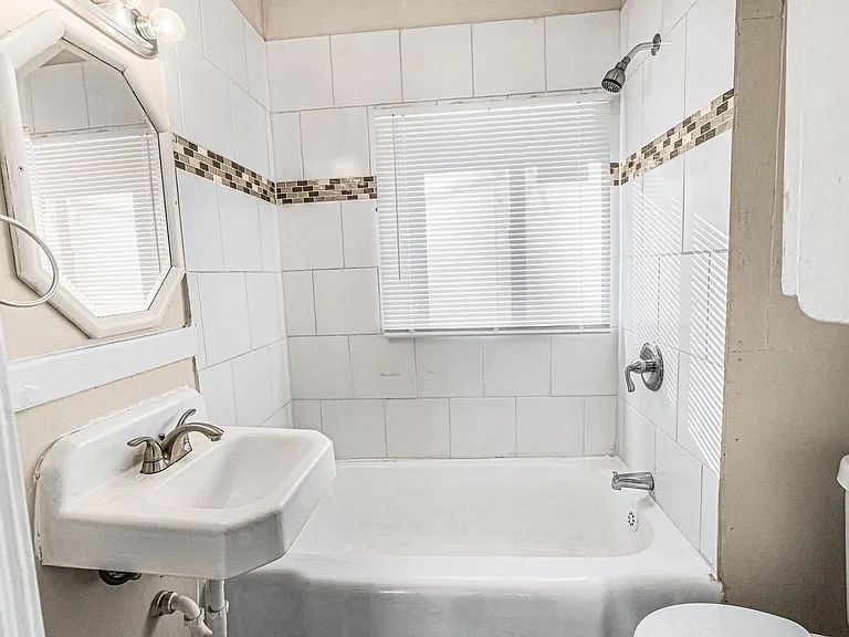 5713 Brooklyn Ave — Photo 7