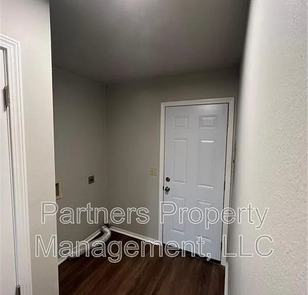 5705 Sara St #A — Photo 8