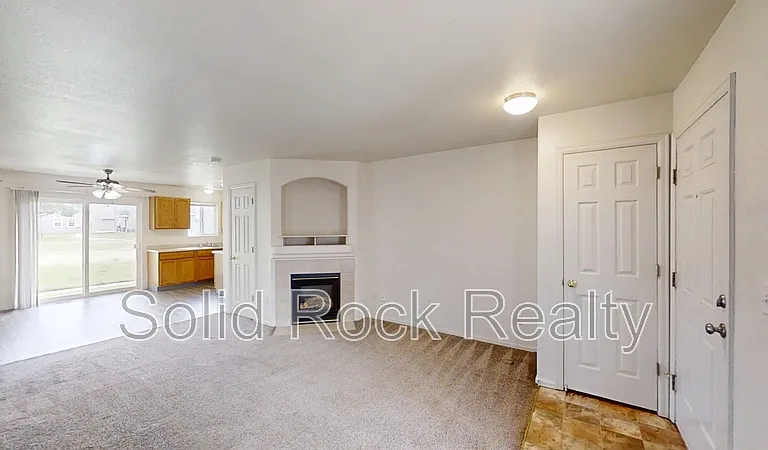 4950 Universal Hts — Photo 2