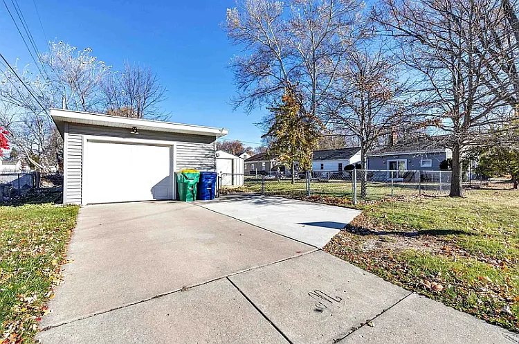 1103 Marshall Ave — Photo 23