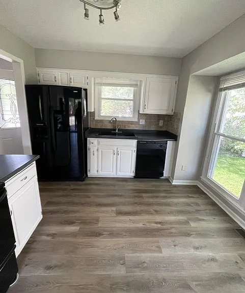 NE Cedar St — Photo 3