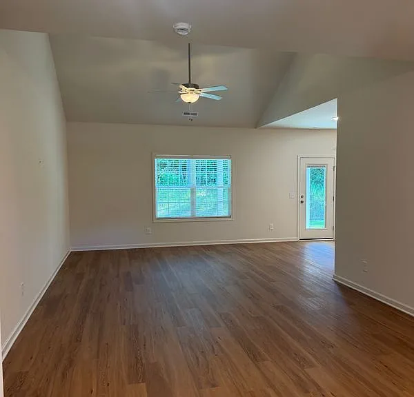 124 Centennial Ln — Photo 5