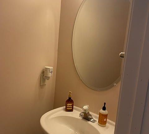3rd image of 907 Redwood Dr #907