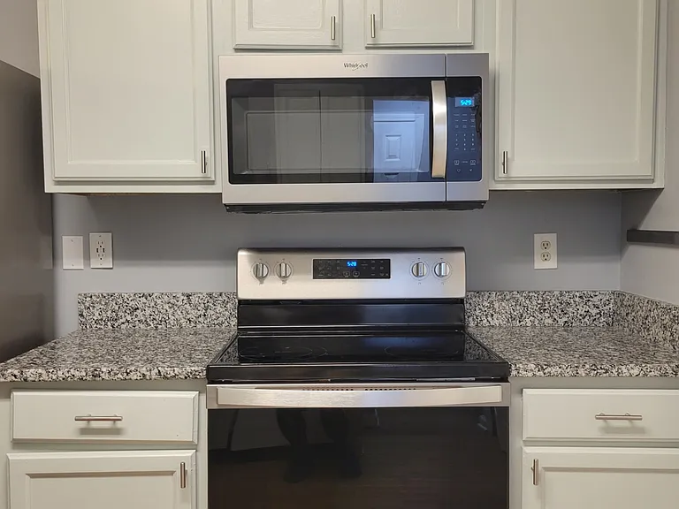 2266 Charleston Pointe SE — Photo 11