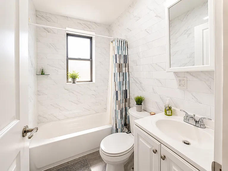 1149 39th St #2R — Photo 7