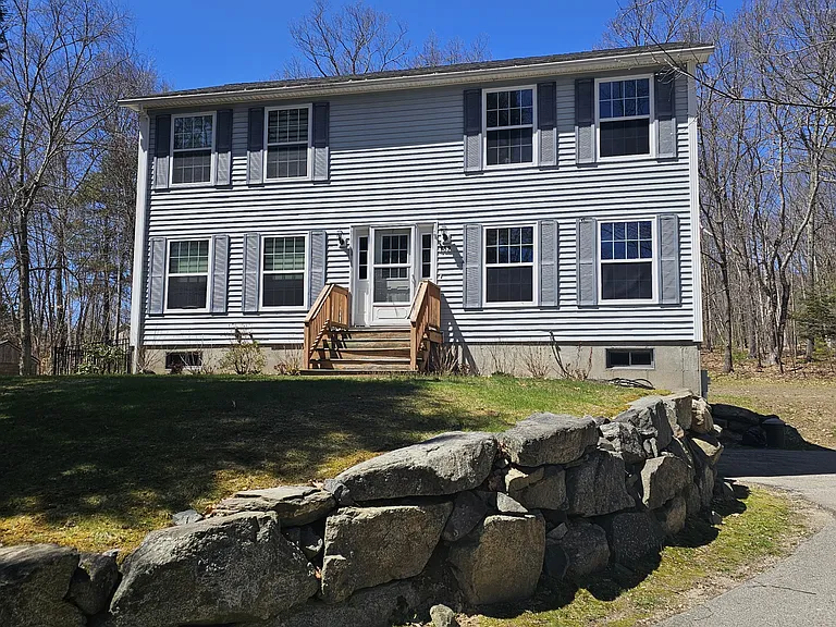 152 Exeter Rd — Photo 2