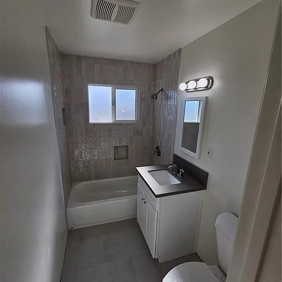 554 E Hurst St #4 — Photo 3
