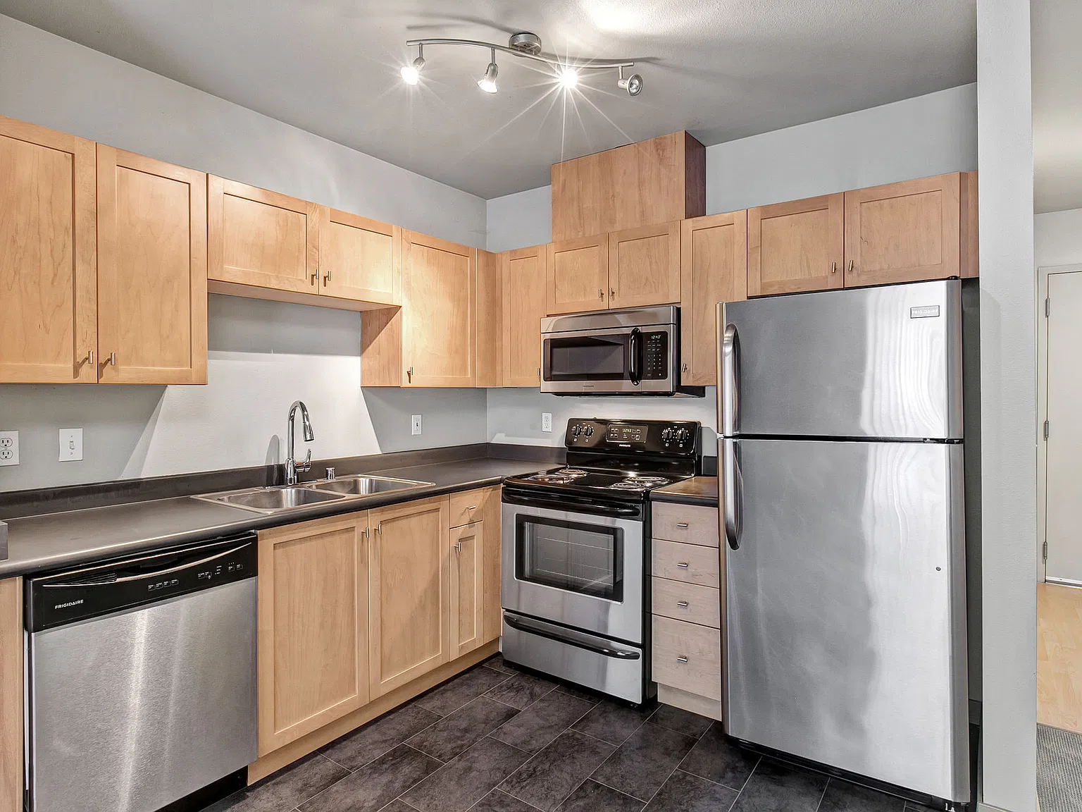 700 Broadway Apartments — Photo 4
