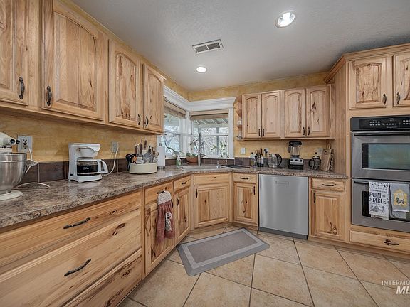 5th image of 4073 Lincoln Dr