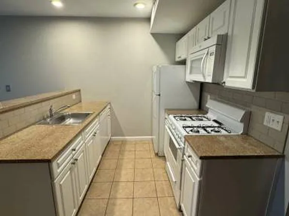 56 Imlay St #3A, Hartford, CT 06105