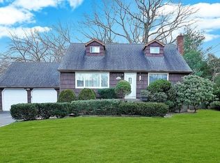 74 Washington Blvd, Commack, NY 11725