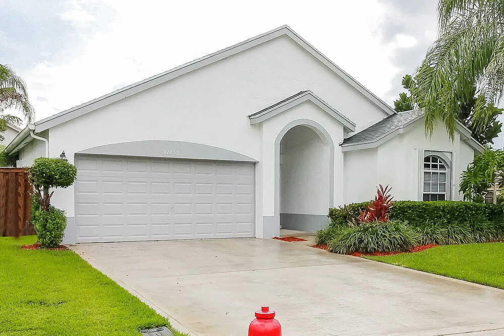 3 bed, 2.0 bath, 1628 sqft, $3,260 — Photo 3