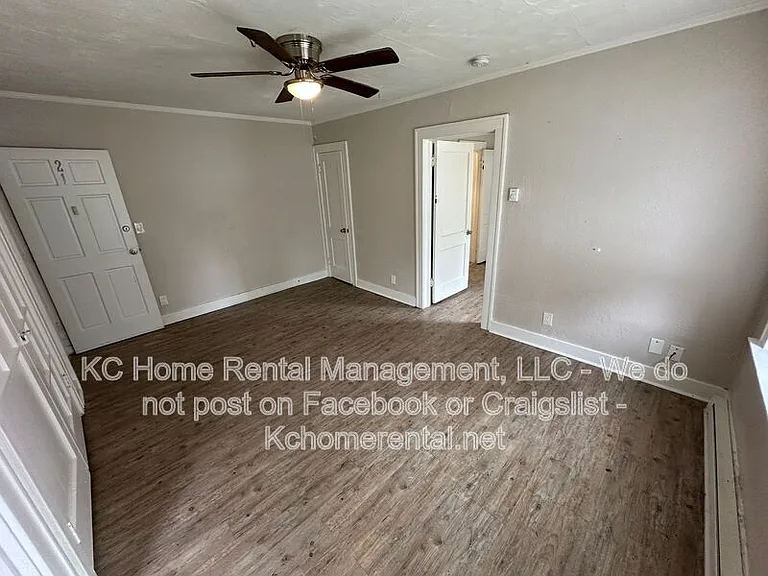 305-307 N Gladstone Blvd #21 — Photo 20