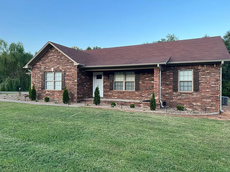 317 Stonegate Dr — Photo 1