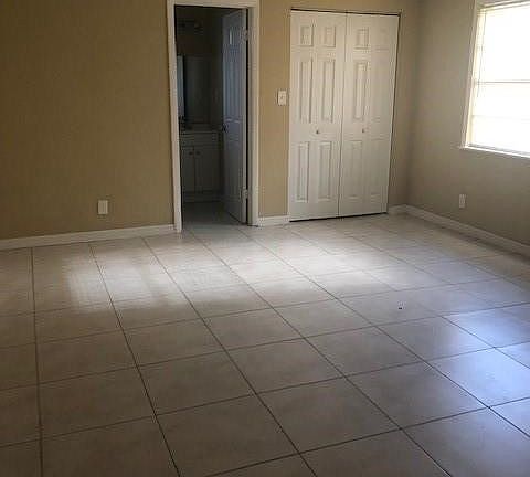 4th image of 1620 Beachwood Dr