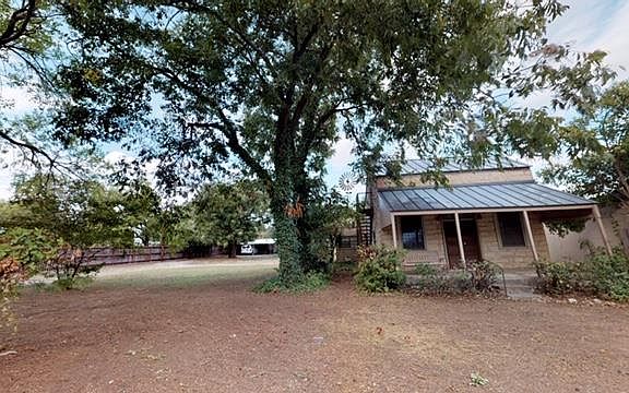 5th image of 216 E San Antonio St