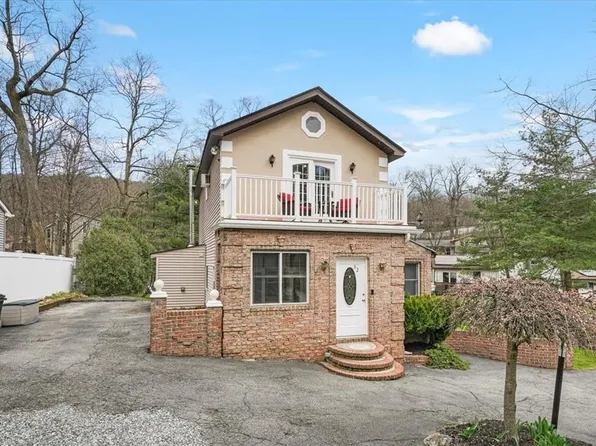 32 Bluff Avenue, Greenwood Lake, NY 10925