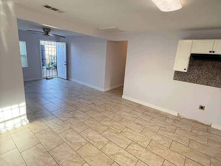 1911 E Maddox Ave #B — Photo 6