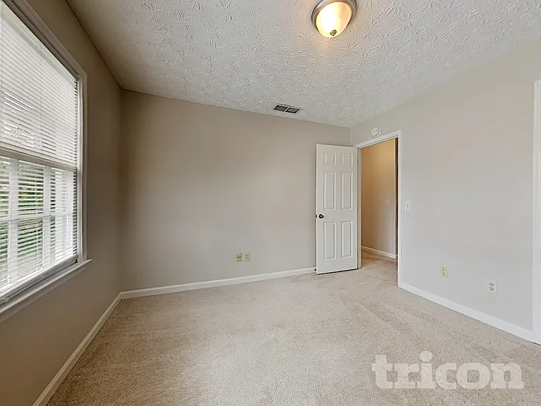1516 Maple Ridge Dr — Photo 20