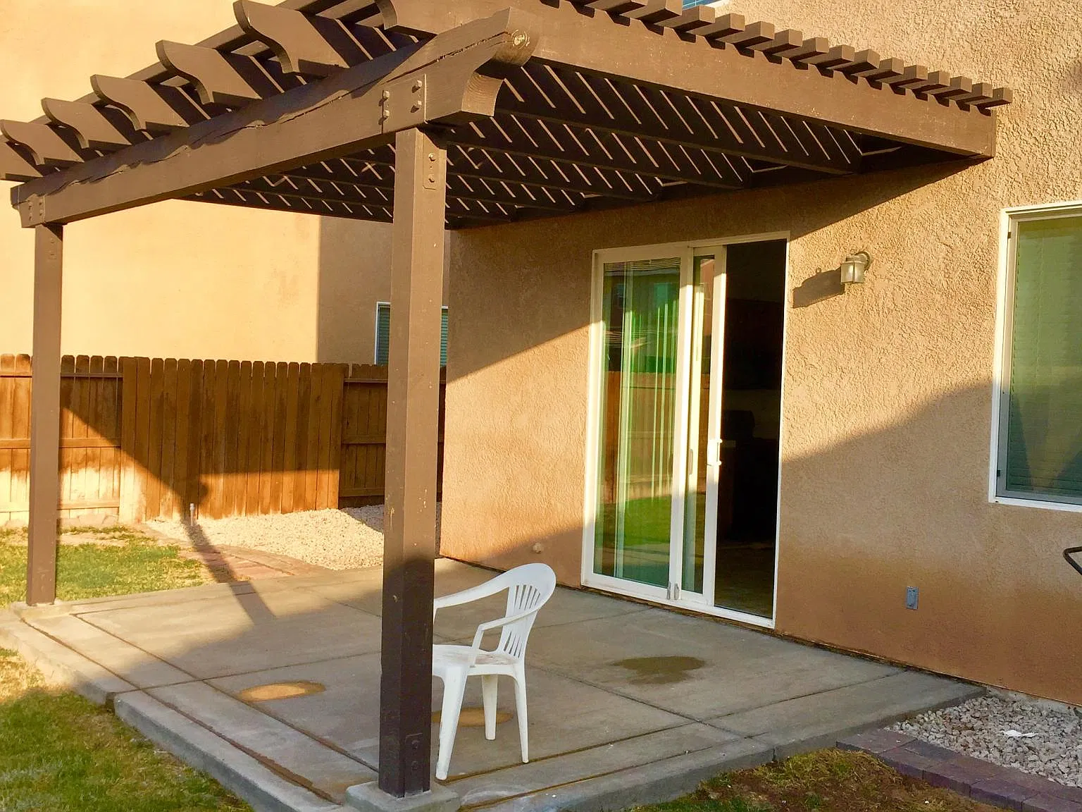 3 bed, 2.5 bath, 2200 sqft, $3,100 — Photo 2
