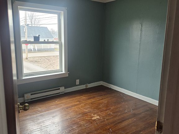 5th image of 216 W Russell Ave