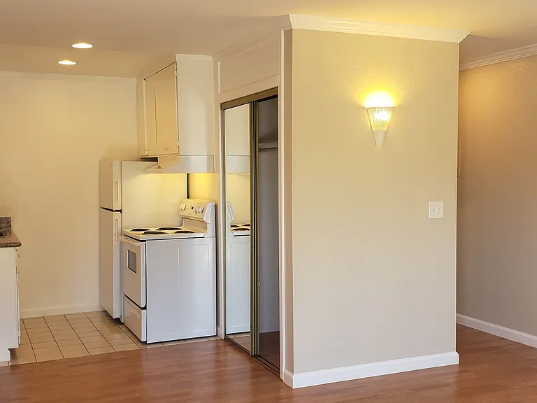 All Single Story Apartment Community — Photo 22