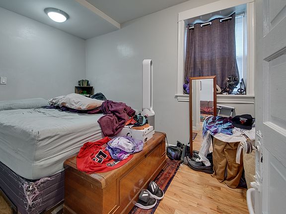 4th image of 2335 N Oakley Ave