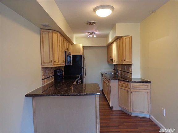 3rd image of 30 Alhambra Dr