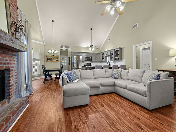3rd image of 16121 W Lakepoint Ct