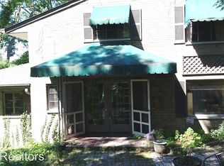 2731 Charing Rd, Columbus, OH 43221