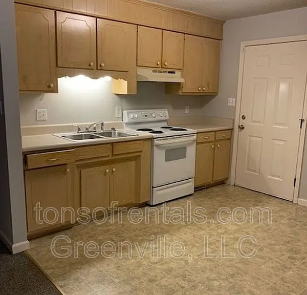208 Church St — Photo 5