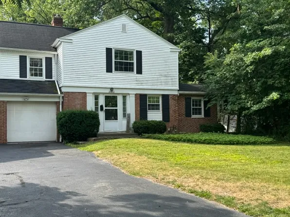 2402 Overlook Rd, Cleveland Heights, OH 44106