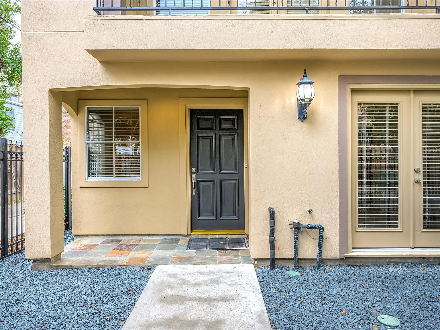 3 bed, 3.5 bath, 2352 sqft, $3,200 — Photo 4